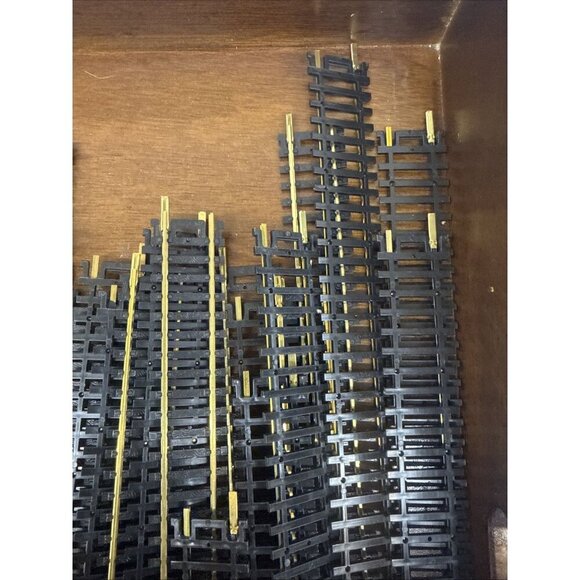 Atlas HO Scale Train Tracks Lot Of 61 pieces 9 inch Straight Snap Track - Picture 8 of 12